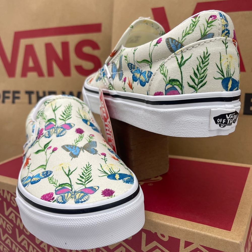Vans Men's Classic Slip-On Butterfly Floral Marshmallow Sneakers
VN0A5AO8UC0 - Picture 8 of 16